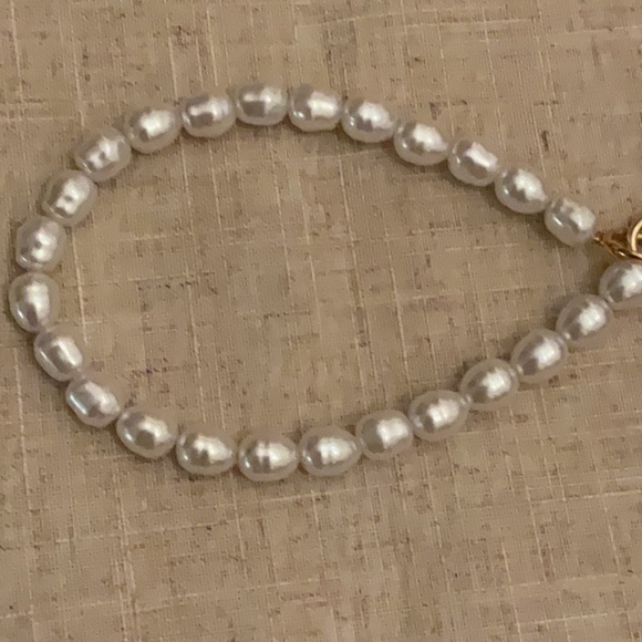 Lilly Pulitzer White and Green Card Holder with Pearl Chain, Key Holder - Picture 4 of 9